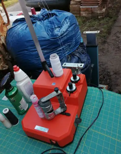 Stroj na delenie kónusov, nití. Taliansky produkt