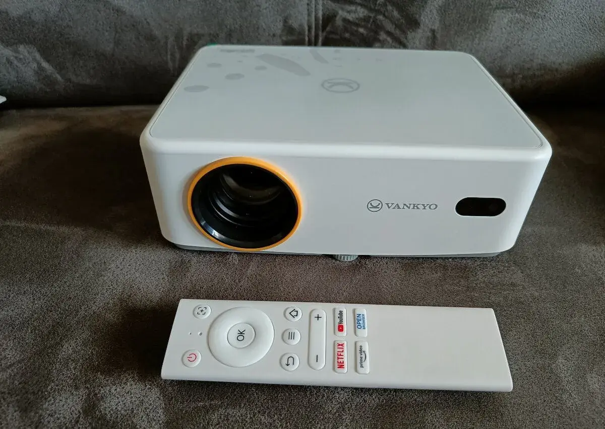 VANKYO Leisure 570B projektor