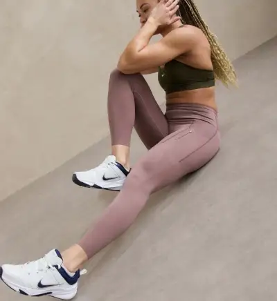 Dámske púdrovo ružové- krémové legíny NIKE
