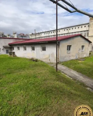 Priemyselná budova v areáli ZSNP Žiari nad Hronom - Horné O