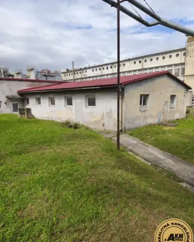 Priemyselná budova v areáli ZSNP Žiari nad Hronom - Horné O