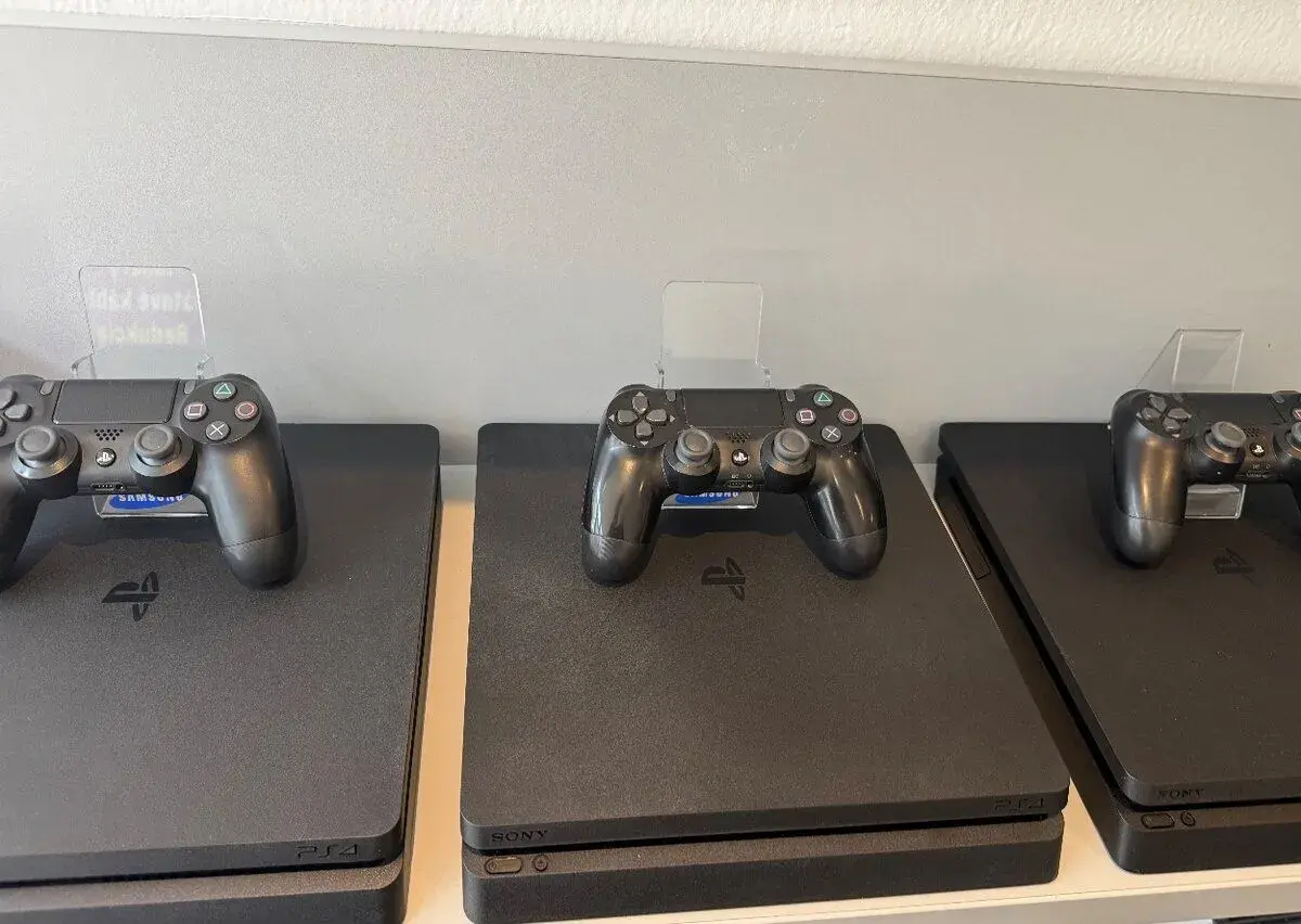 Playstation 4 slim