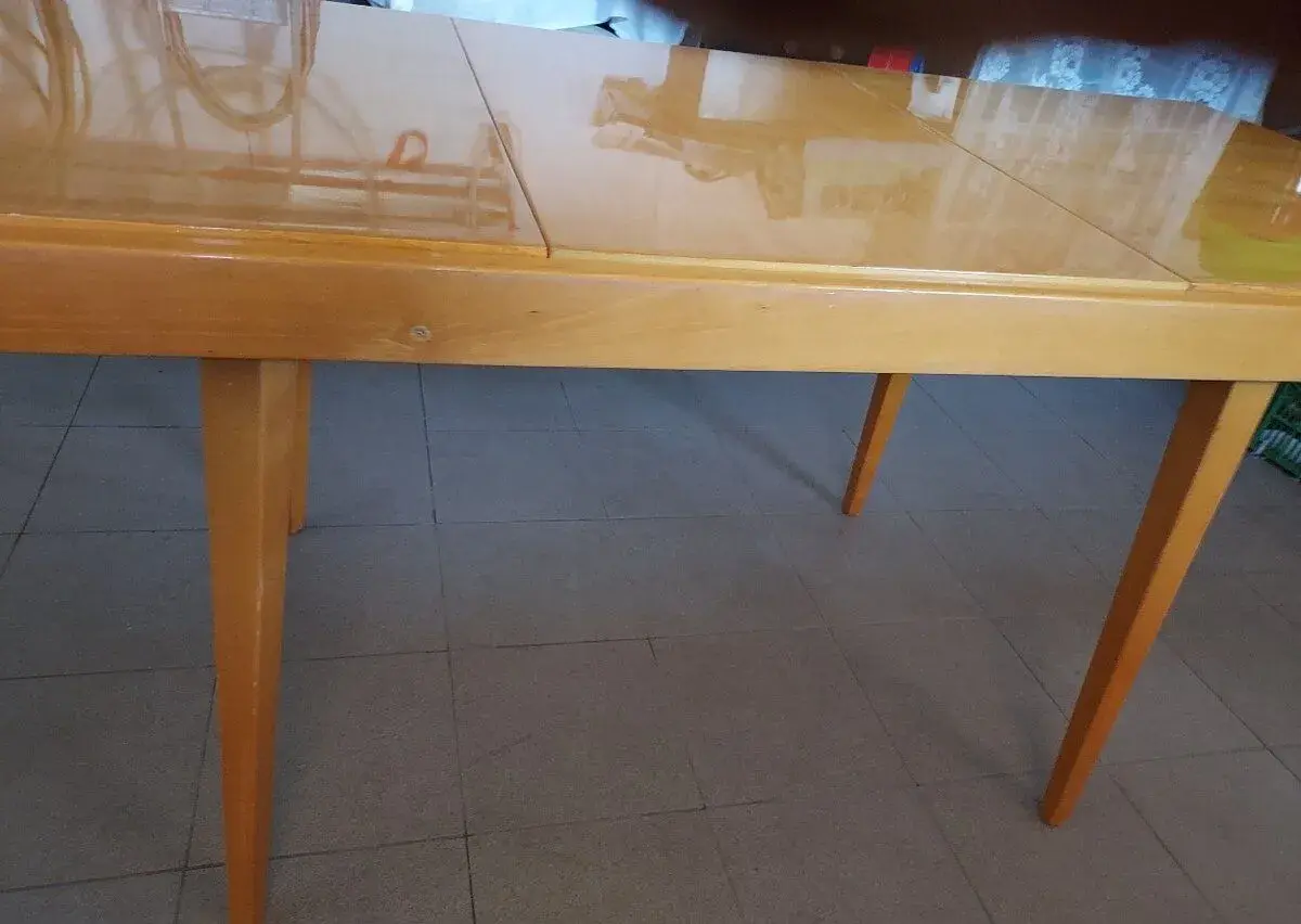 Rozkladací jedálenský stôl