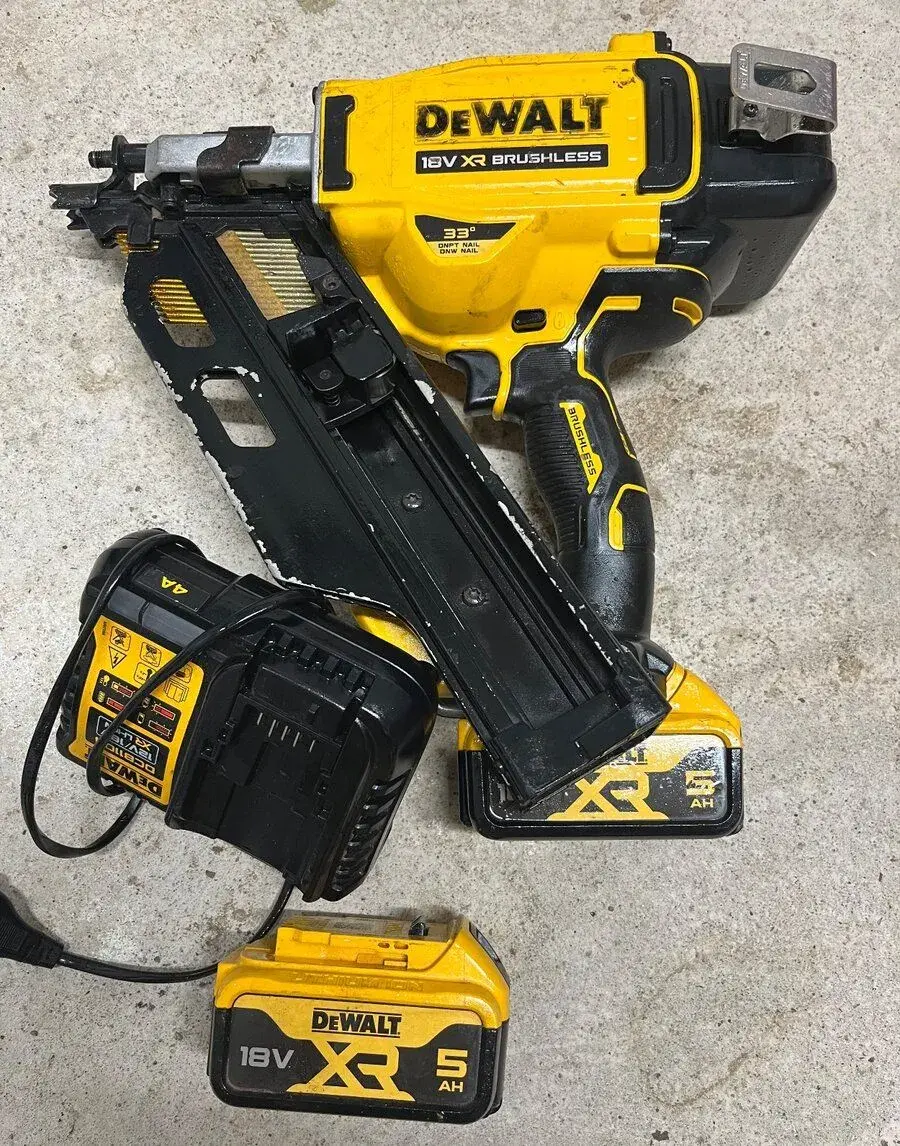 Dewalt klincovacka