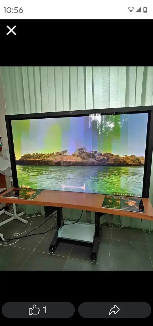 Veľky televízor aj z stojanom