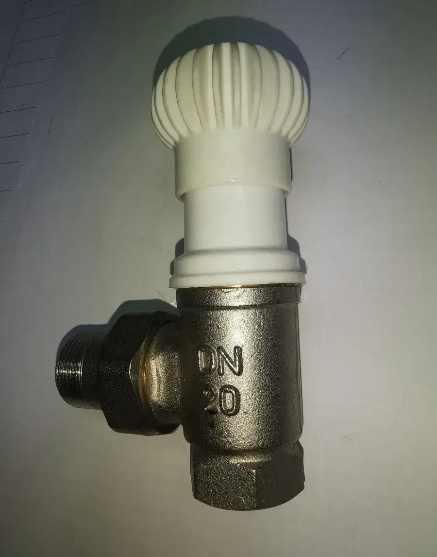 Radiátorový kohút rohový 3/4" Slovarm VE-4523A