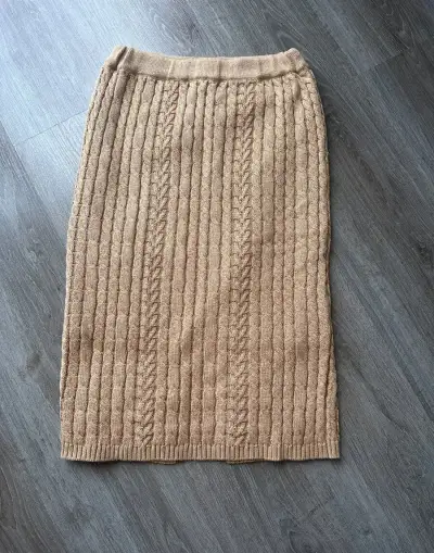 svetríková sukňa veľ. 38