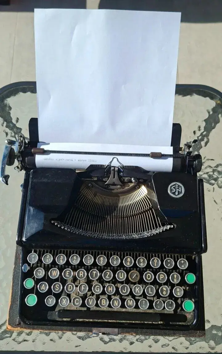 Starožitný písací stroj Mirsa IDEAL (cca r. 1930) – funkčný,