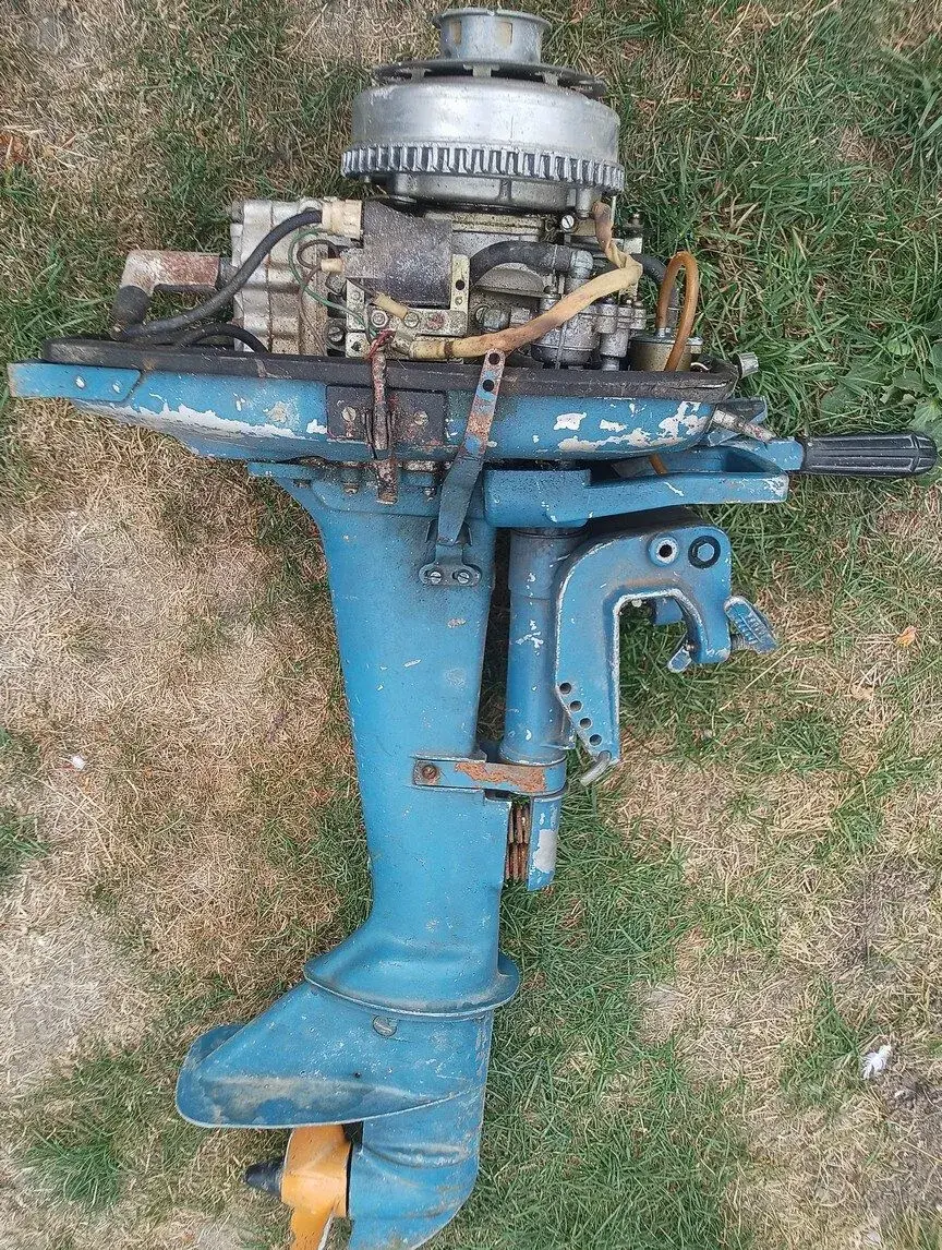 Sovietský lodný motor Veterok 83 (BETEPOK 83)