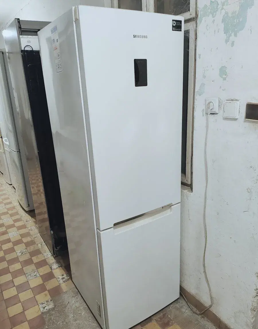 Chladničku Samsung 185cm