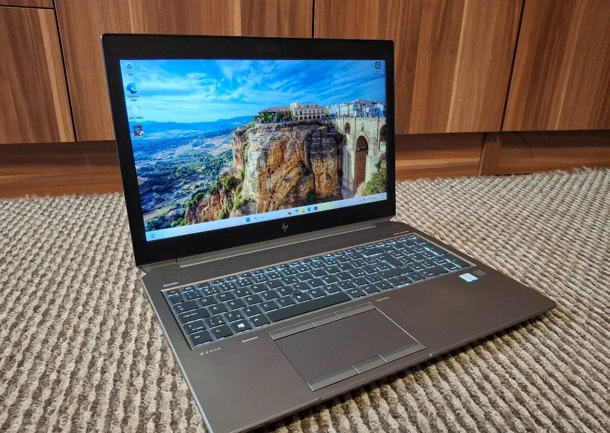 HP Zbook 15 G5 s i7 8th 32GB ram Nvidia Quadro P1000