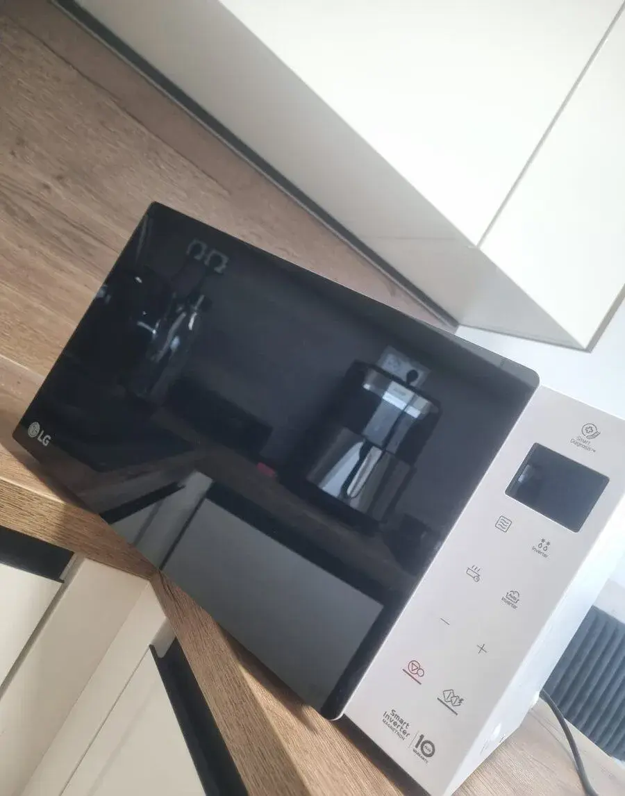 Mikrovlnná rúra LG NeoChef MS23NECBW – ako nová