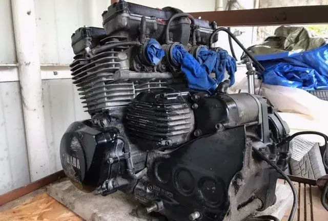 Yamaha xj 600, typ 51 j motor, kolesá a elektrika