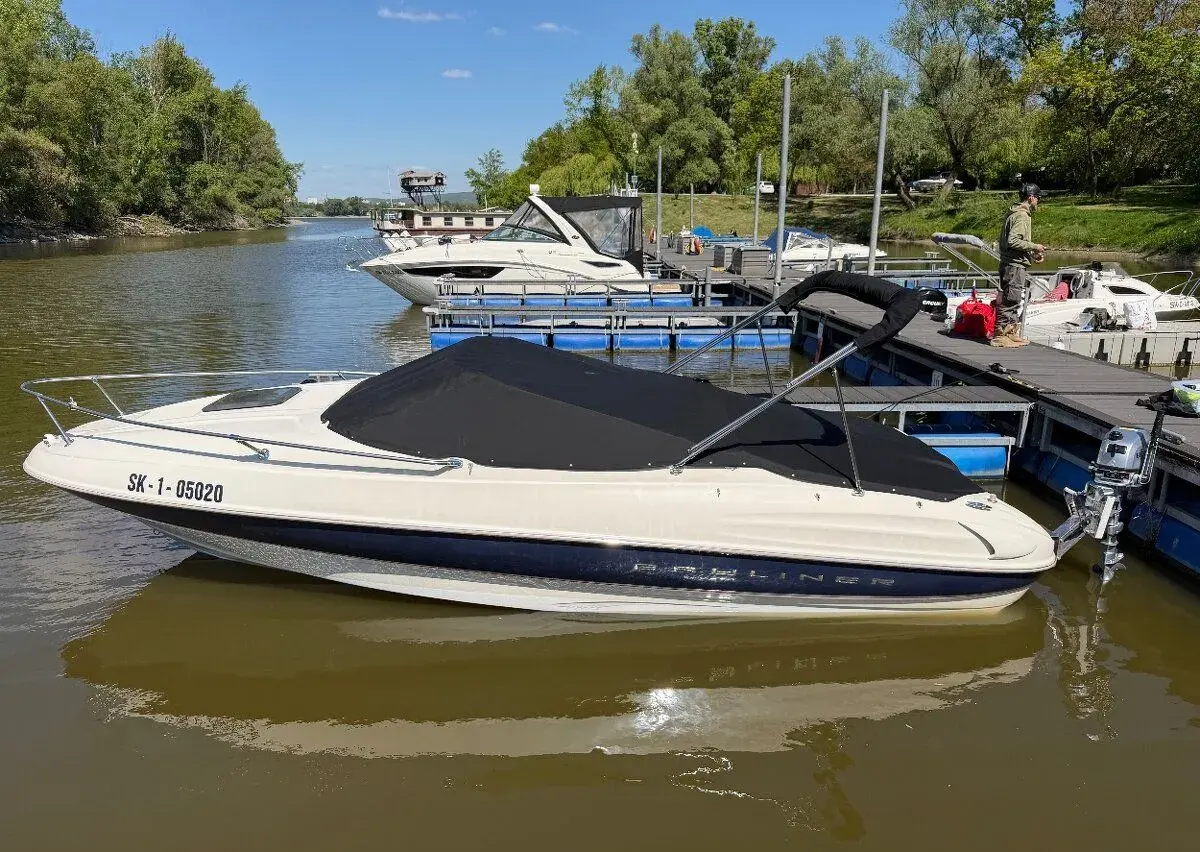 Motorový čln Bayliner 2052 LS