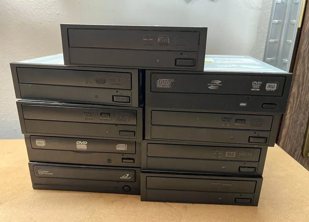 Použitú DVD rom / CD rom / napaľovačku + čítačku