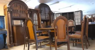 Starožitná jedálenská zostava s klavírom