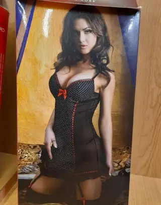 Košielka+tanga+pančuchy s podväzkami