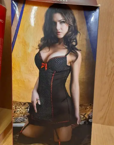 Košielka+tanga+pančuchy s podväzkami