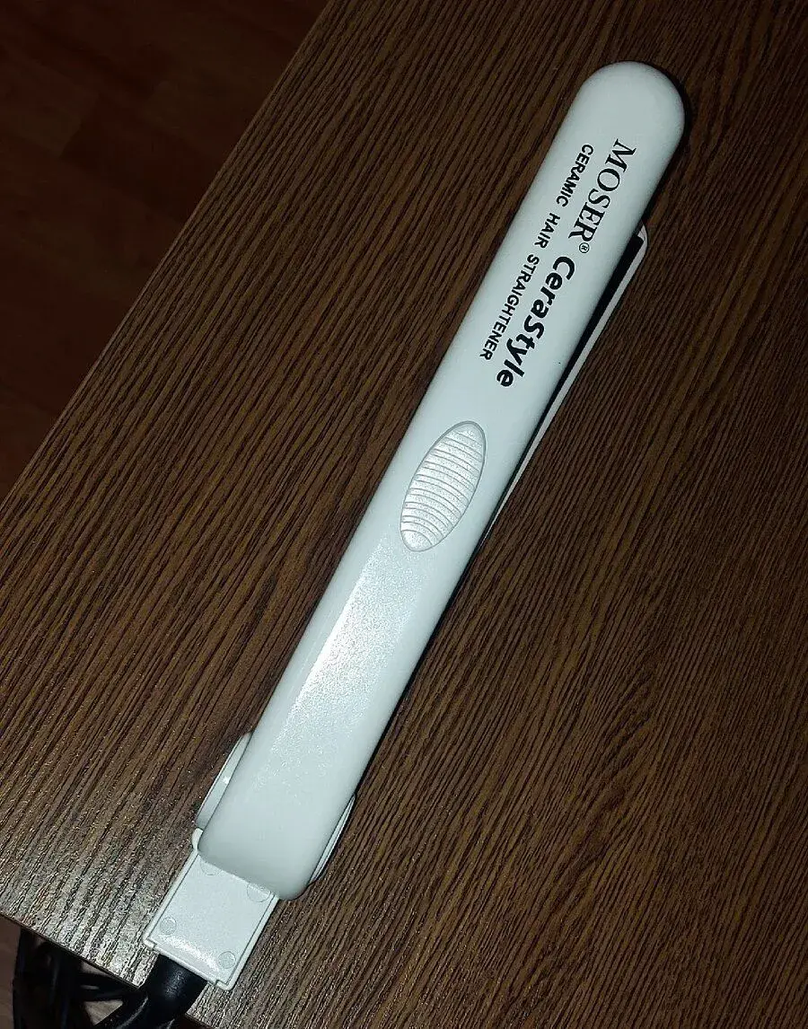 Profesionálnu žehličku na vlasy Moser CeraStyle Pro