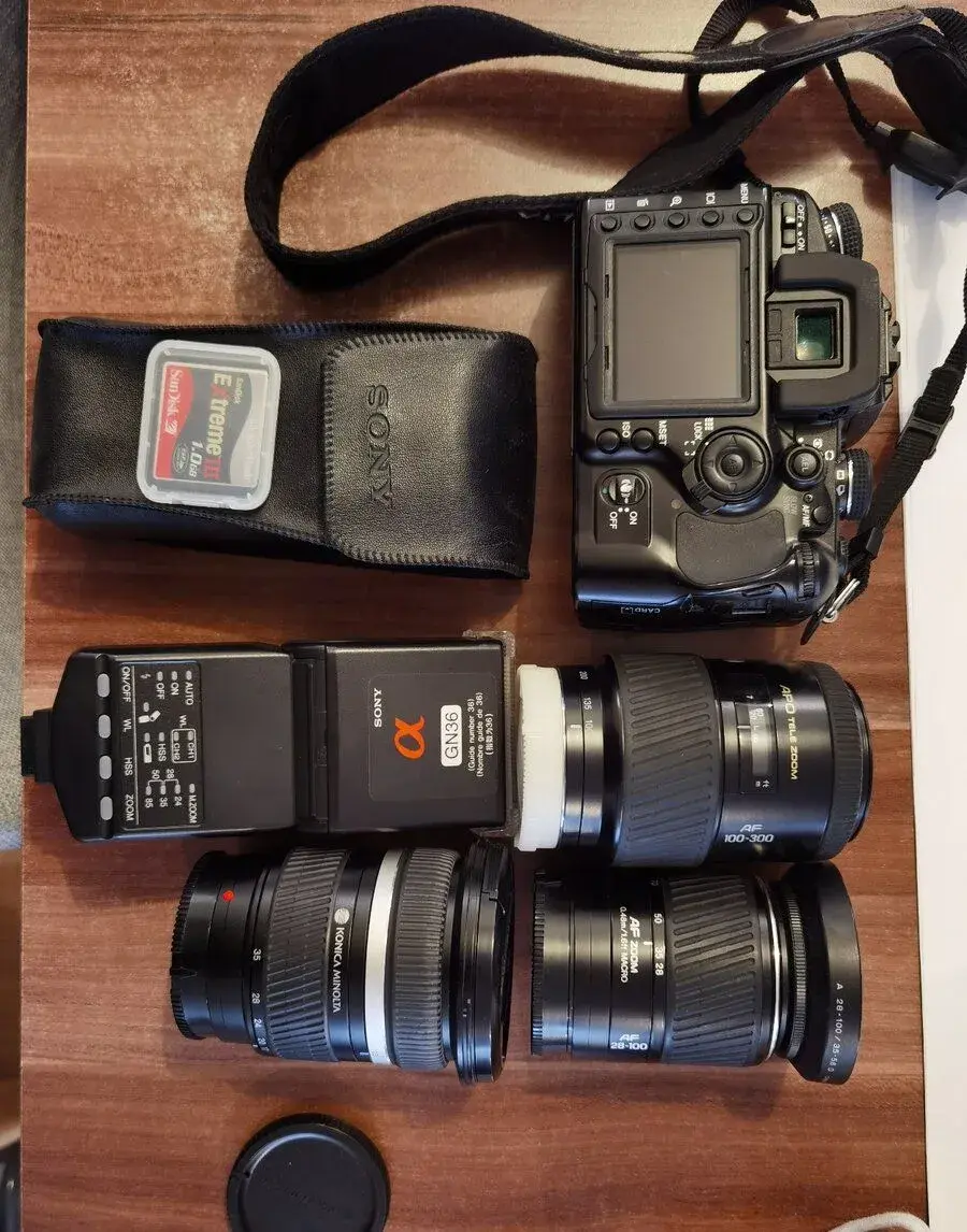 Konica Minolta Dynax 7D celý set