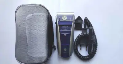 Braun 3775 holiaci strojček, stavaná batéria, zastrihávač.