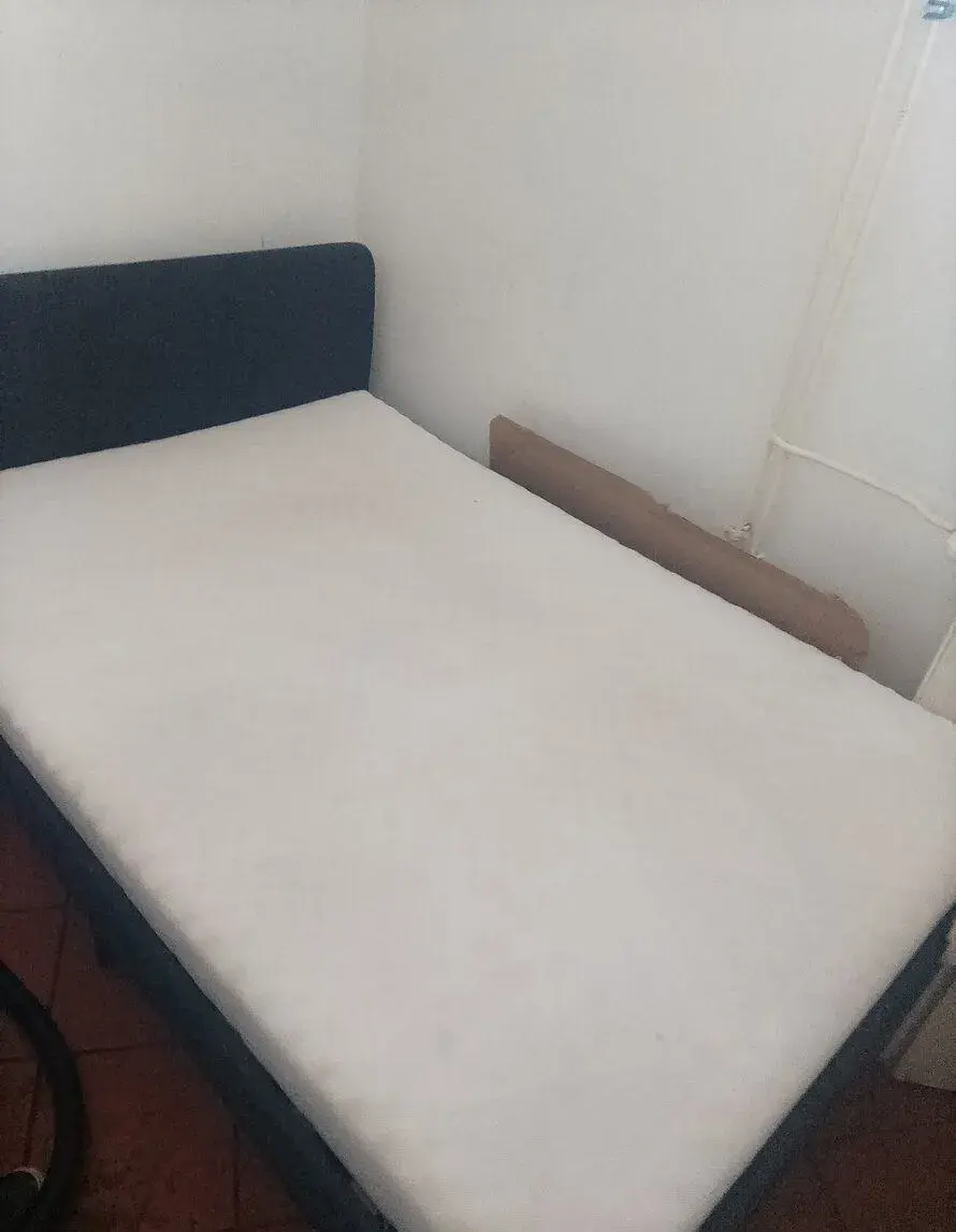 Posteľ s matracom