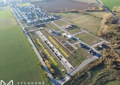 Pozemky so stavebným povolením pre 20 radoviek a 30 bytov