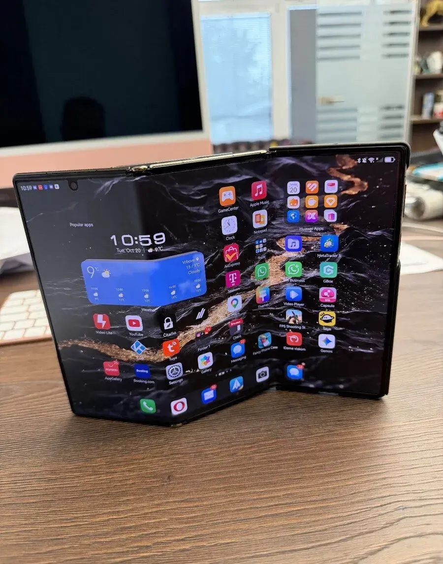 HUAWEI MATE XT