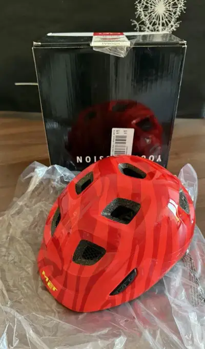Prilba Met Hooray XS červená - stav