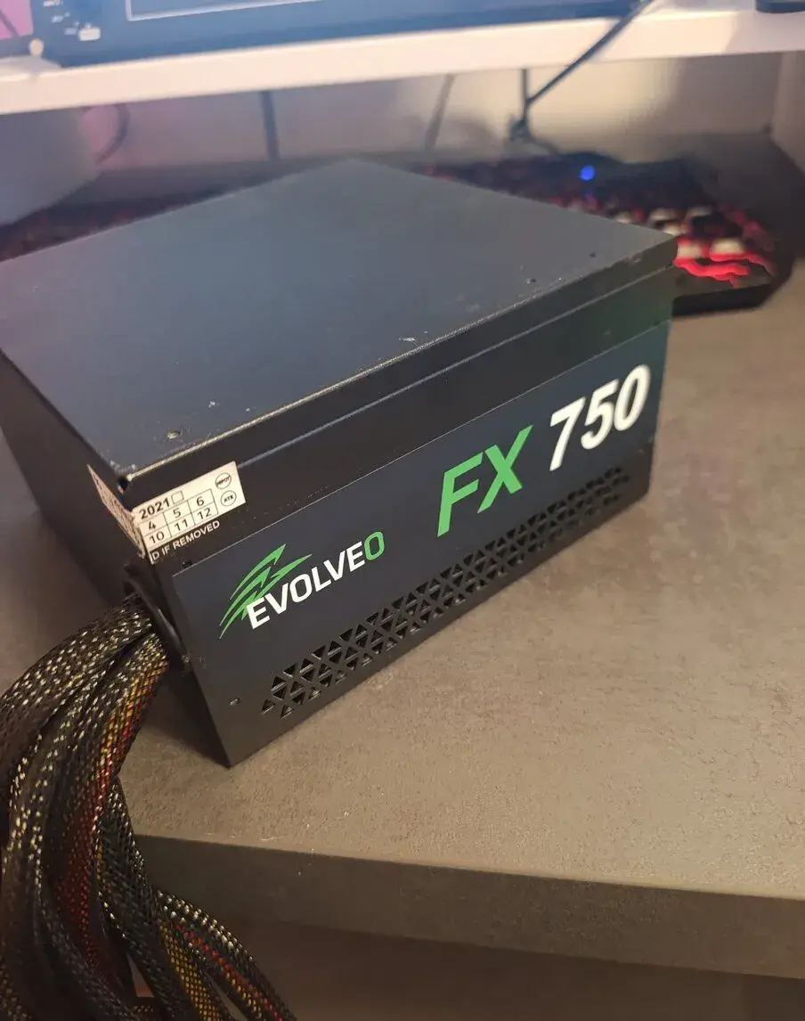 EVOLVEO FX 750, zdroj 750 W