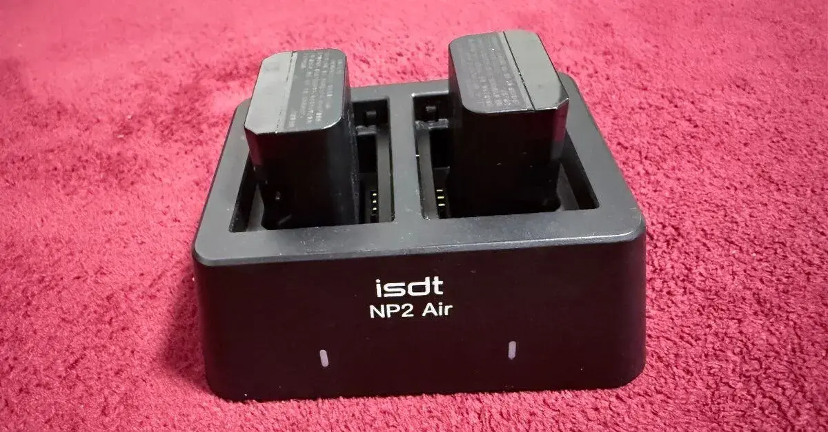 ISDT NP2 Air – inteligentná nabíjačka pre Sony batérie