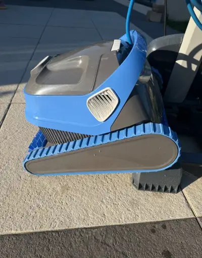 bazénový vysávač Maytronics Dolphin S400