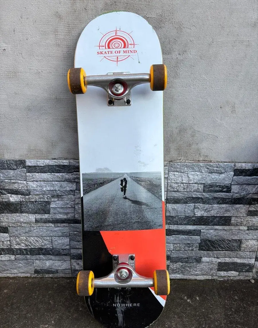 Skateboard skate of mind