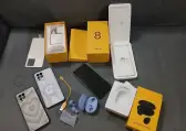 Realme 8 (4G verziu) plus príslušenstvo.