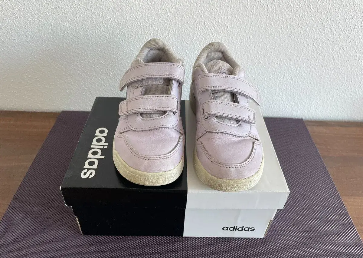 Celokozene dievcenske tenisky znacky Adidas, velkost 30