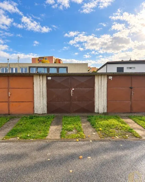NA PRENÁJOM GARÁŽ (19m²), SENICA, TOVÁRENSKÁ UL.