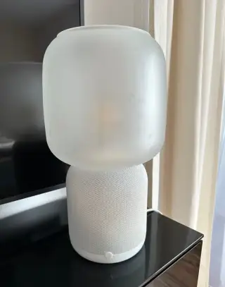 Lampa Symfonisk Ikea so sonos reproduktorom