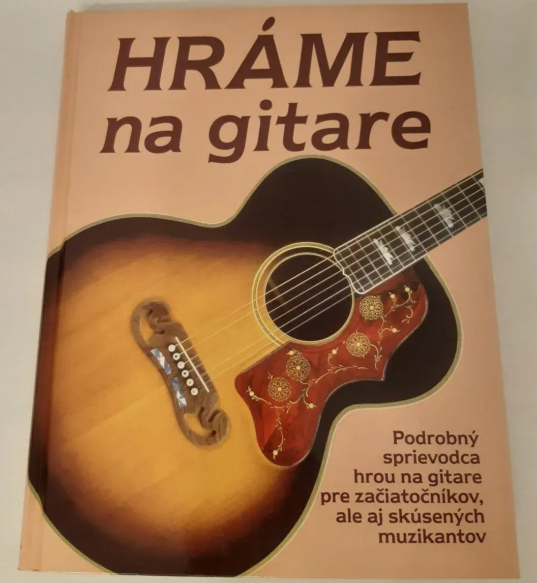 Hráme na gitare.