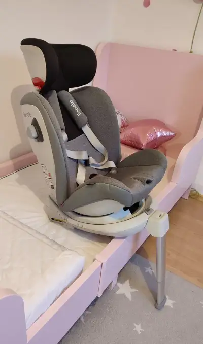 Autosedačku otočnú 360 stupňov