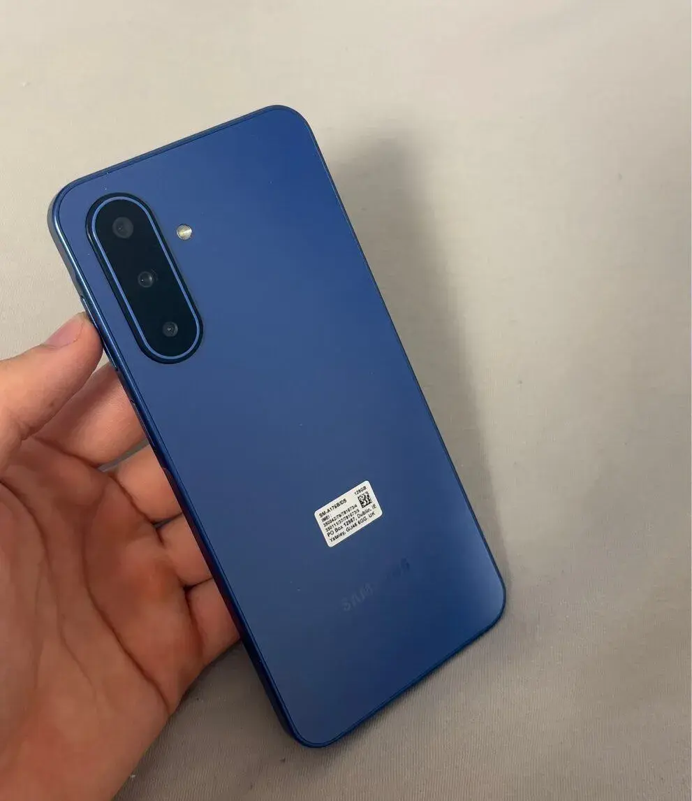 Samsung Galaxy A17 5G 128GB - vyzerá ako novy