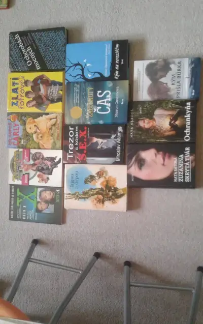 AKTUA Detske a ine knihy vol.86 + detska prilba, VHSky Cindy