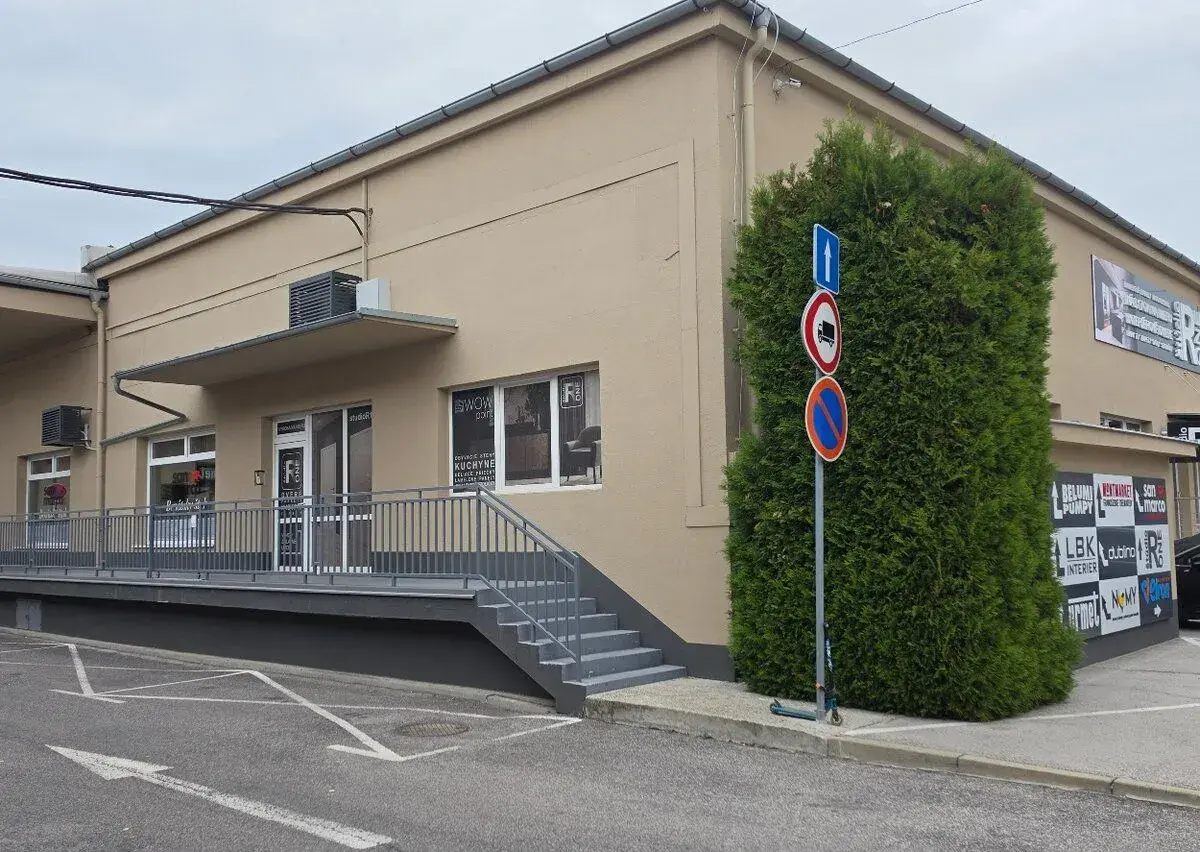 Obchodný priestor 105 m² – R1 Centrum,