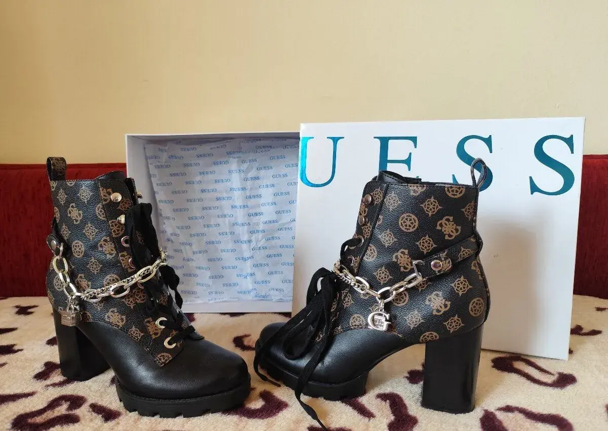 Čižmičky Guess na vyššom podpätku, veľ.41