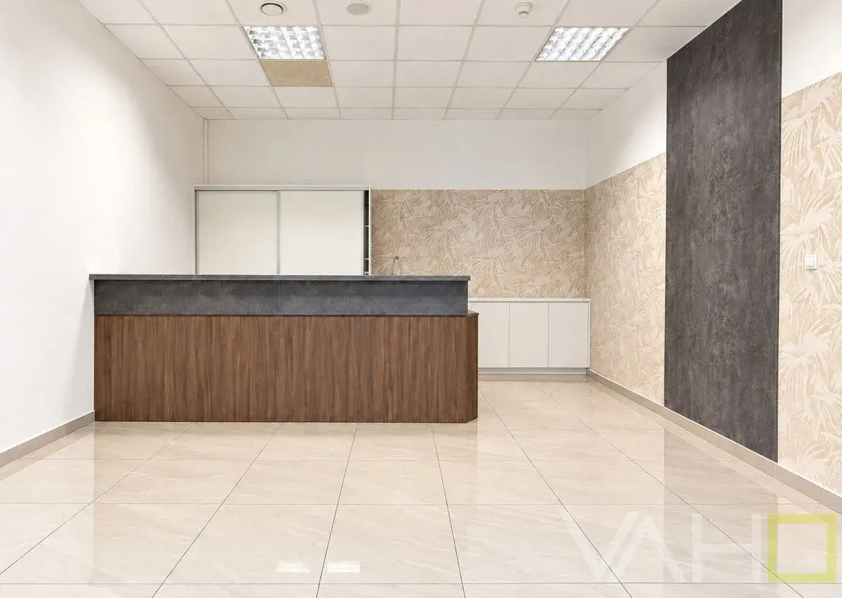Prenájom EXKLUZÍVNY PRIESTOR PRIAMO V CENTRE , ul. Hviezdosl