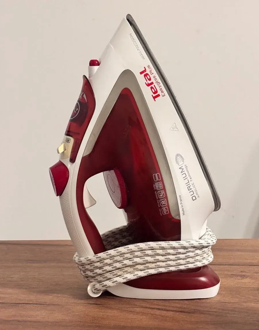 Naparovacia žehlička Tefal Easygliss Plus 2500W