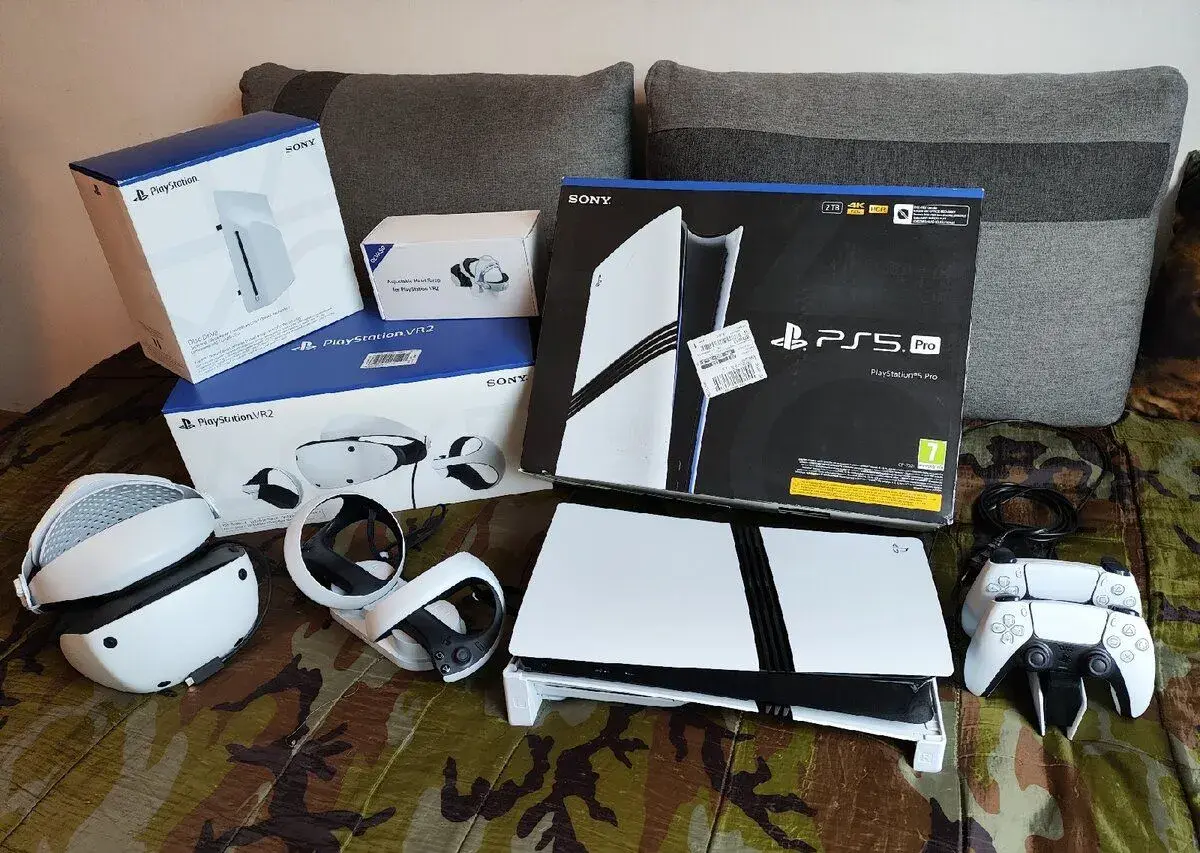 PlayStation 5 Pro, 2TB + mechanika, kompletná výbava.