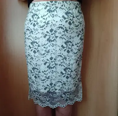 Luxusná čipkovaná sukňa v. XL stav