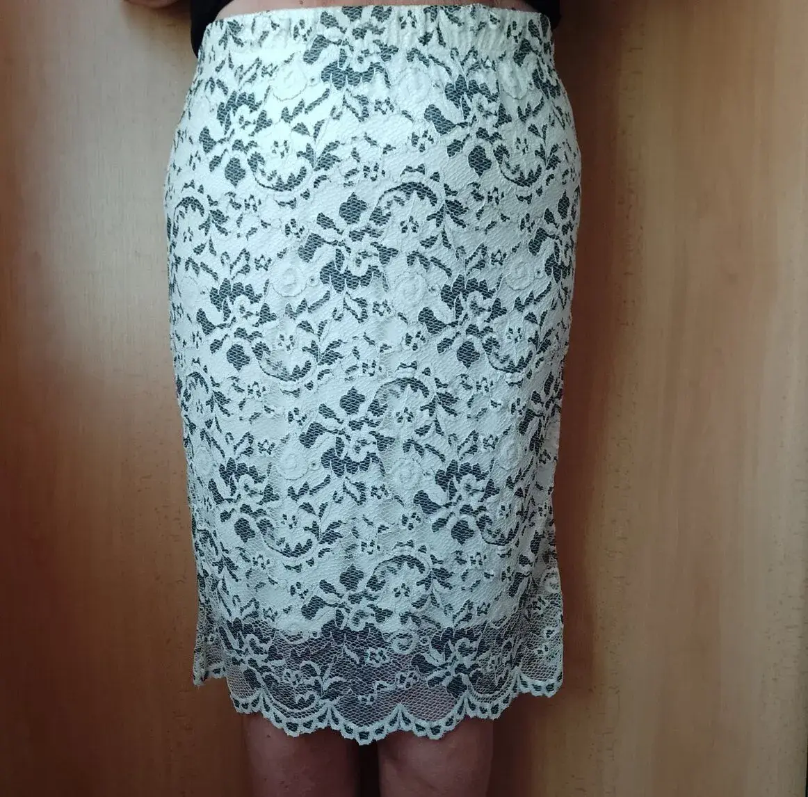 Luxusná čipkovaná sukňa v. XL stav