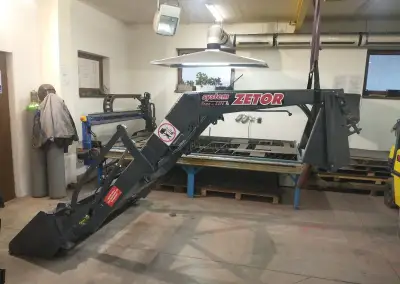 Nakladač na traktor Zetor