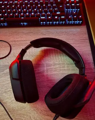 Herne sluchatka Logitech G432 , Stav